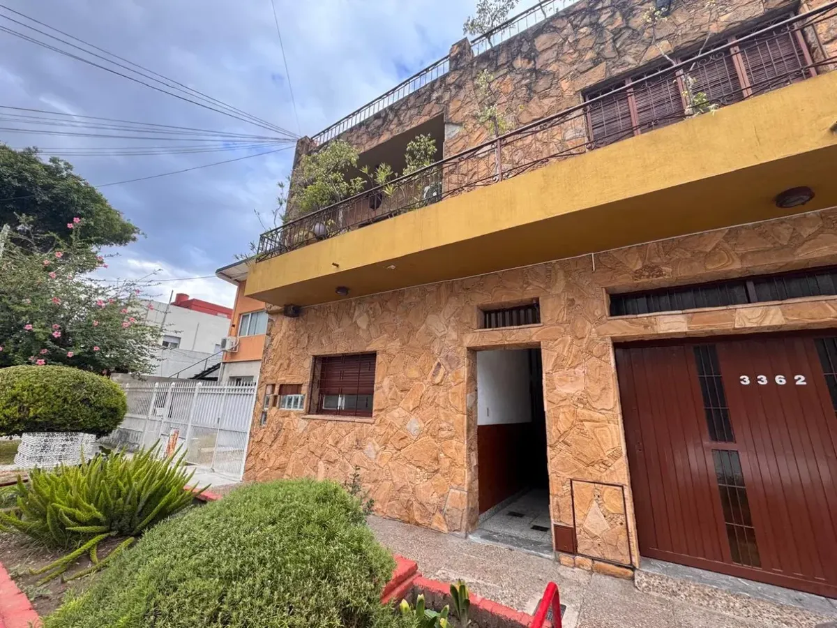 Internal PH with patio