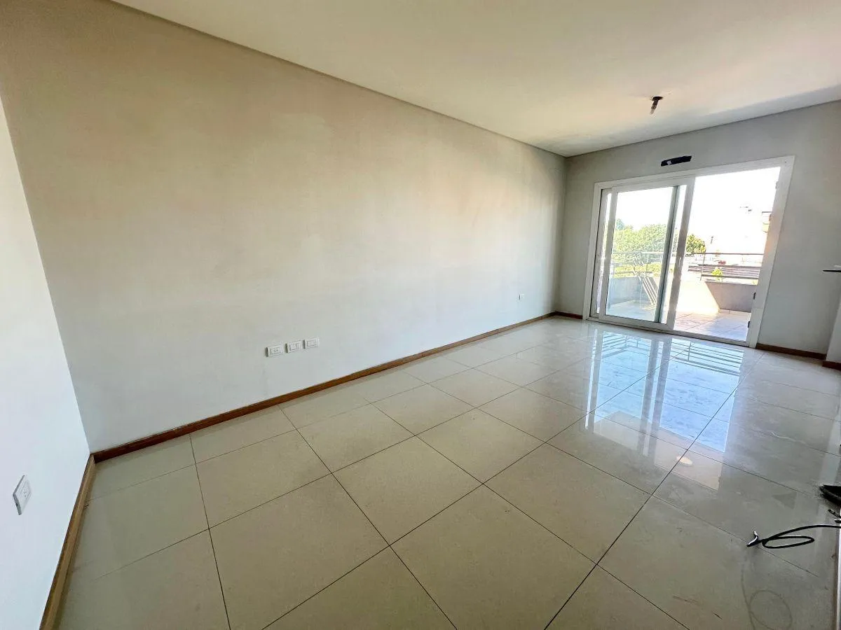 Alquiler Dos Ambientes Al Frente Con Balcon