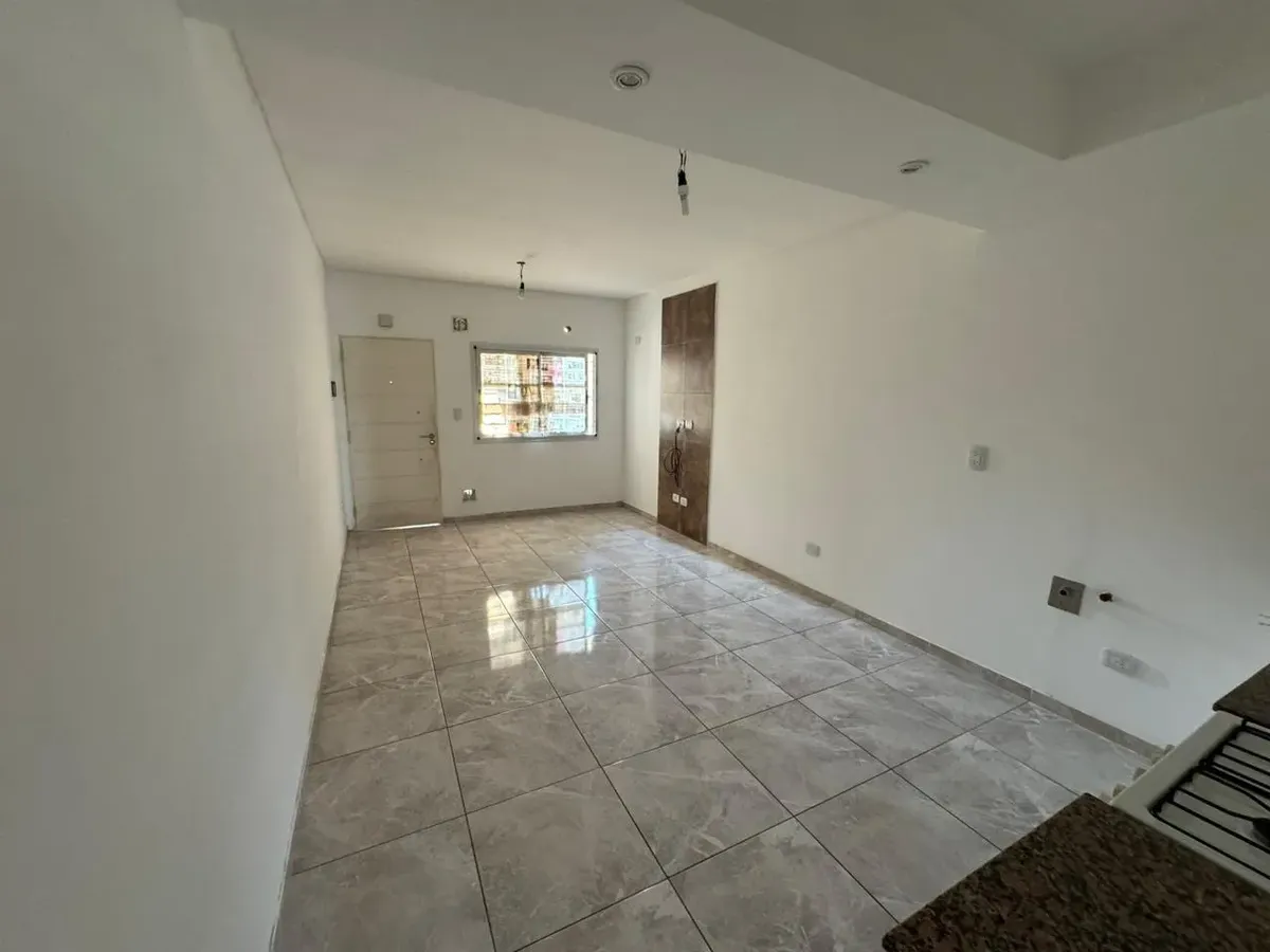 Departamento 2 Ambientes Con Cochera En Alquiler En Ramos Me