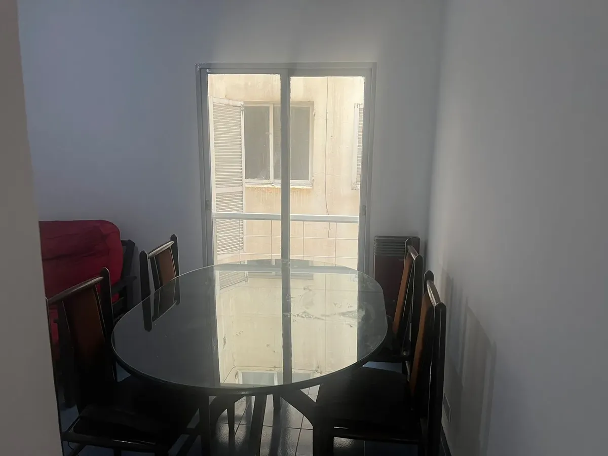 Alquila 2 Ambientes Al Frente Con Balcon
