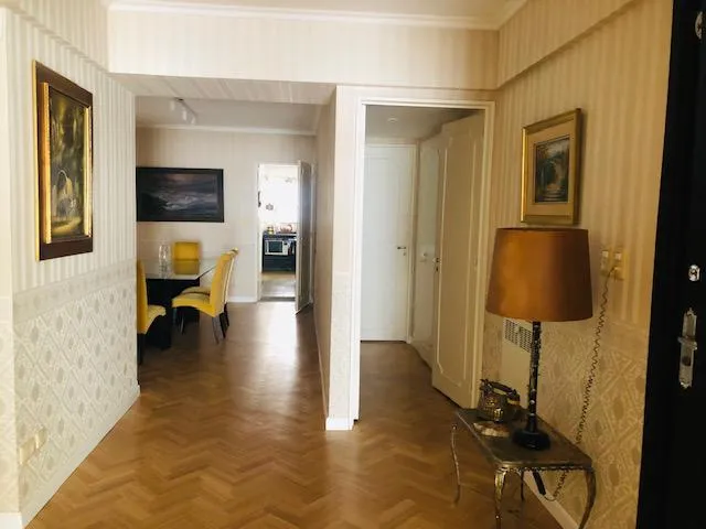 Фронт Cancillería, парковка и кладовая