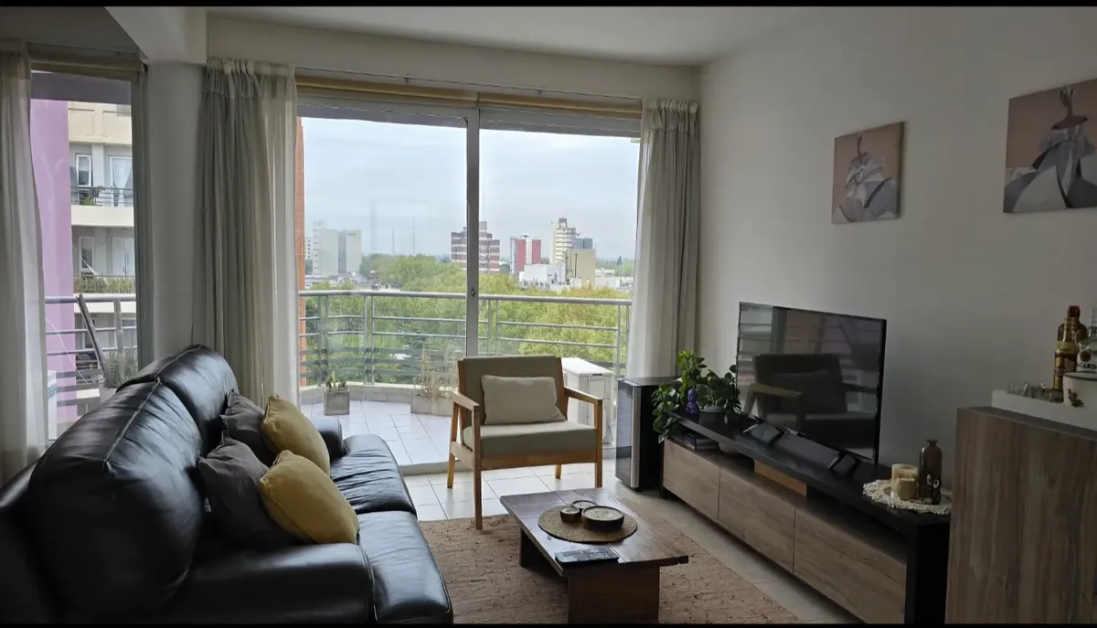 Alquiler Departamento Monte Grande Centro, Sin Muebles Con 2 Balcones Y Cochera