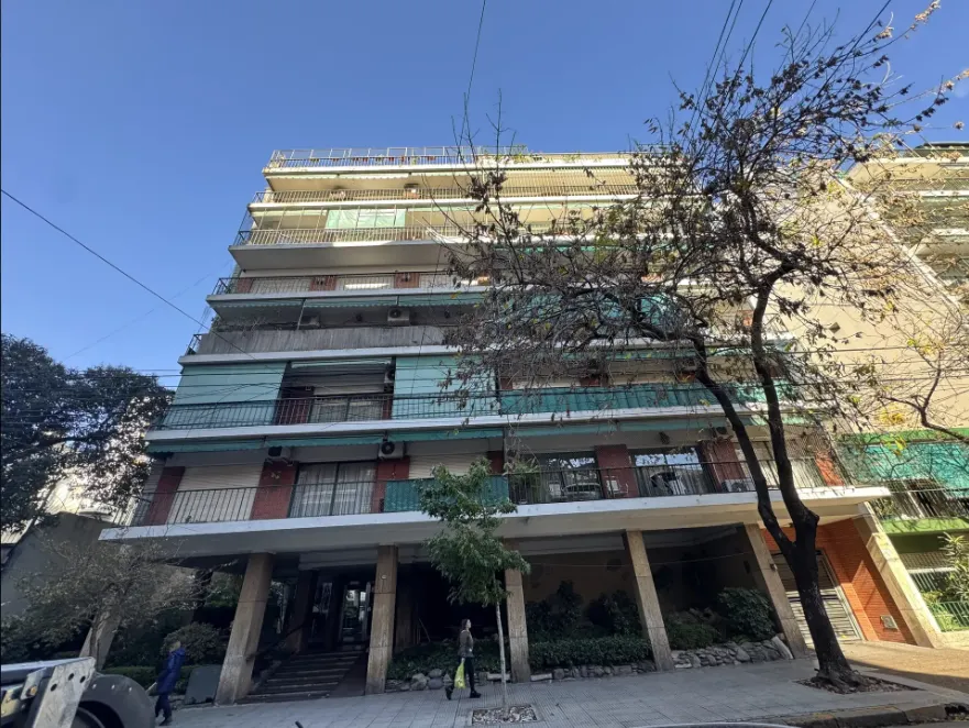 3 Ambientes Contrafrente Balcón Francés Lum. Amplio Exc Coc. Comedor Lav. Indep. Baño Y Toilette