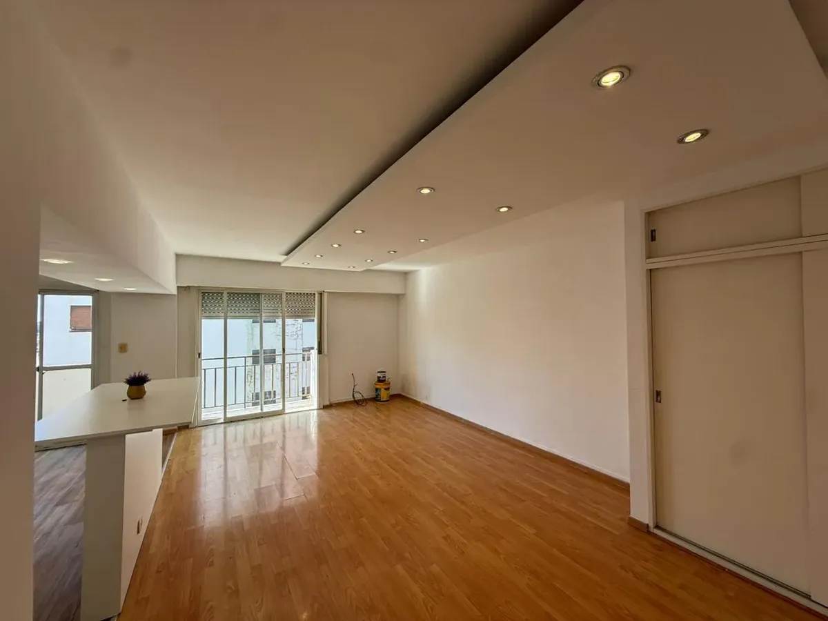 Amplio Departamento Monoambiente En Alquiler En Wilde Centro