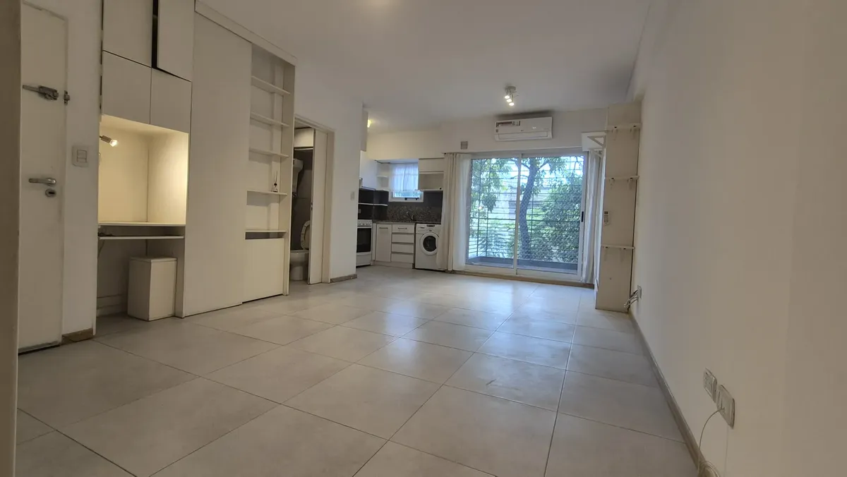 Departamento 2 Ambientes Y Medio Con Patio Y Con Balcon Al Frente En Caballito! Dos Baños