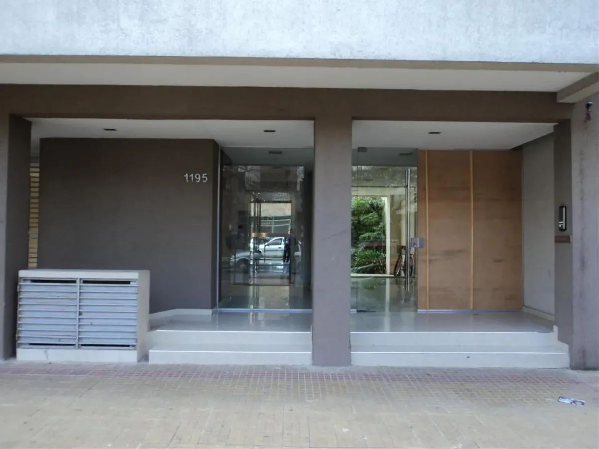 Departamento De 1 Dormitorio En Alquiler Con Balcon Frente A Plaza Malvinas