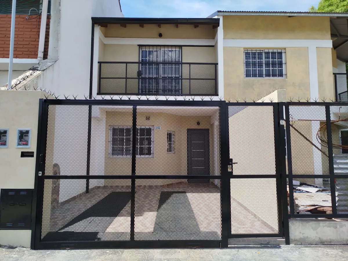 Alquiler Tríplex 4 Amb Con Patio Y Cochera En Muñiz