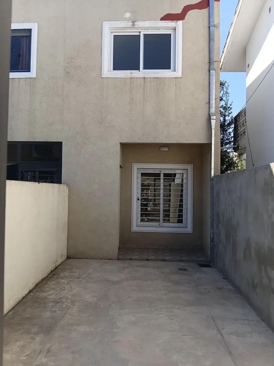 Duplex Impecable Y Muy Bien Ubicado En El Centro De Merlo
