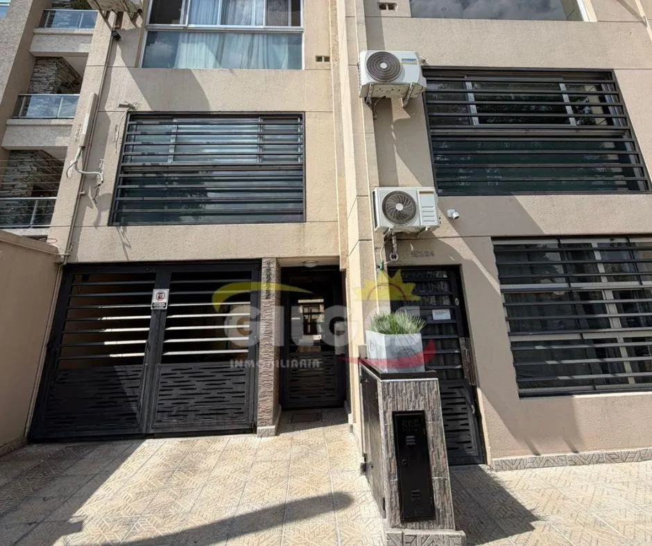Alquiler De Departamento 2 Ambientes  En Haedo Al Frente Con Balcón Muy Buen Estado