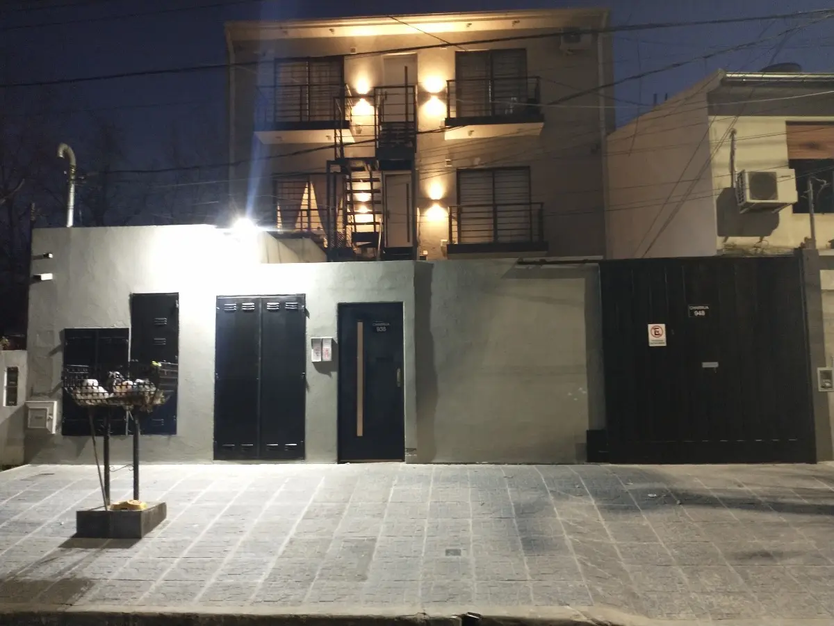 Departamentos De 2 Ambientes Impecables, Excelentes, En El Edificio Charrua