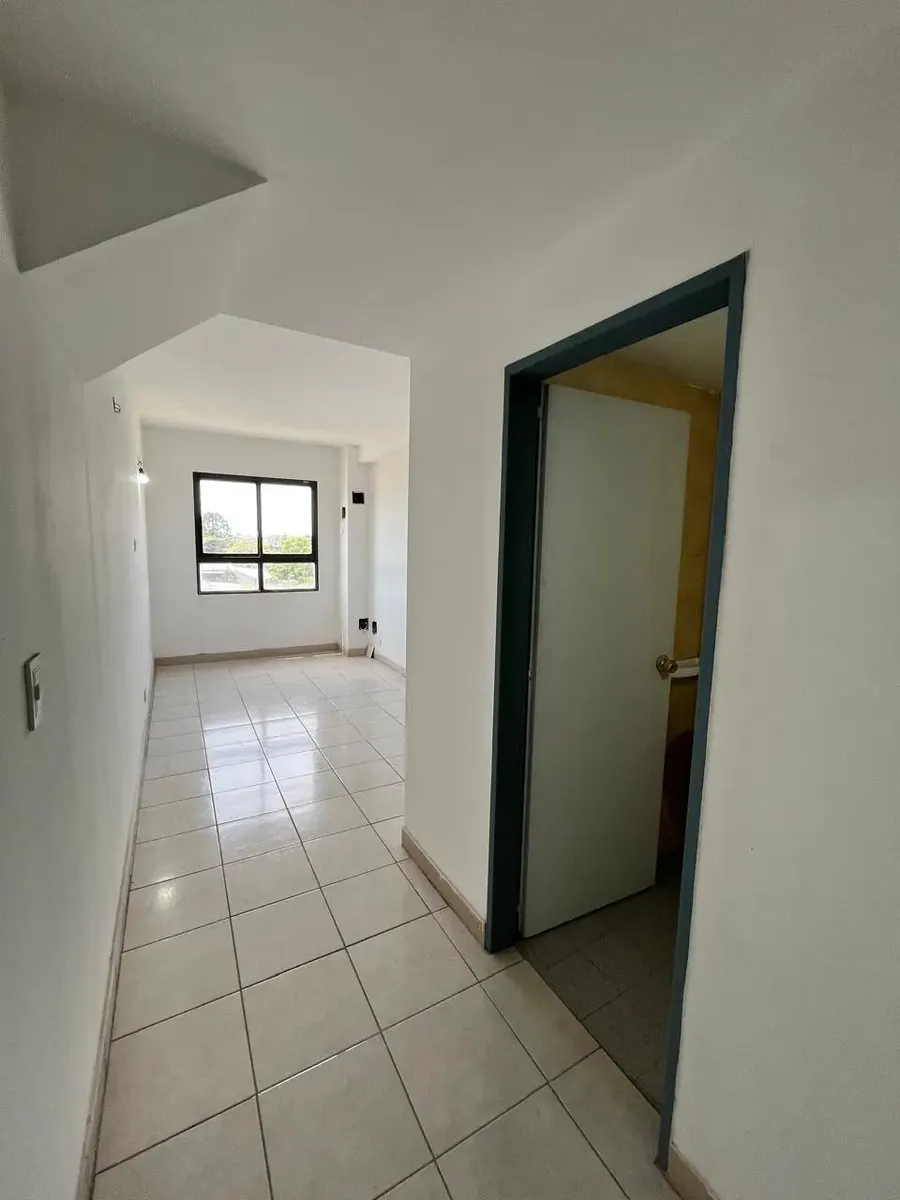 4° piso con recepción y oficina