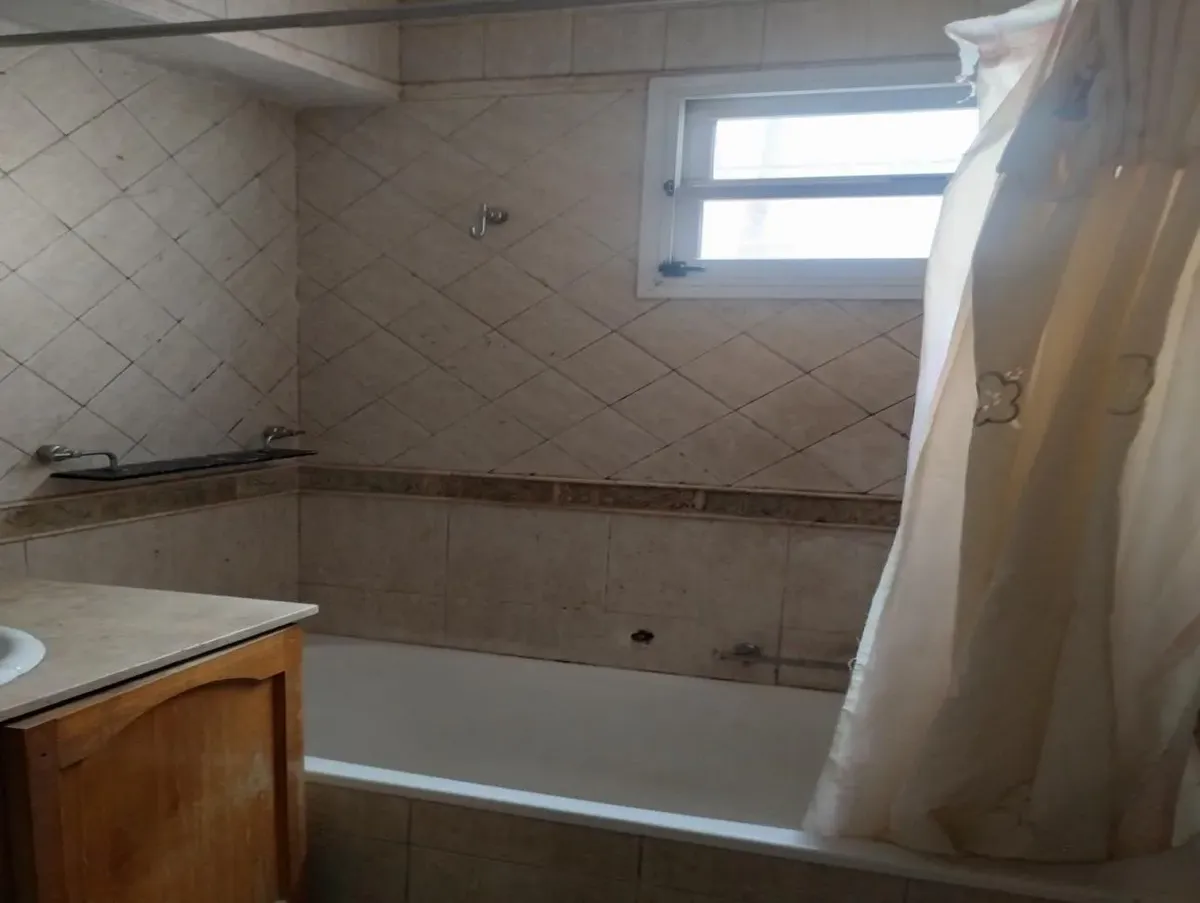 Exclusivo Comercial Casa De 5 Ambientes Con Amplio Patio