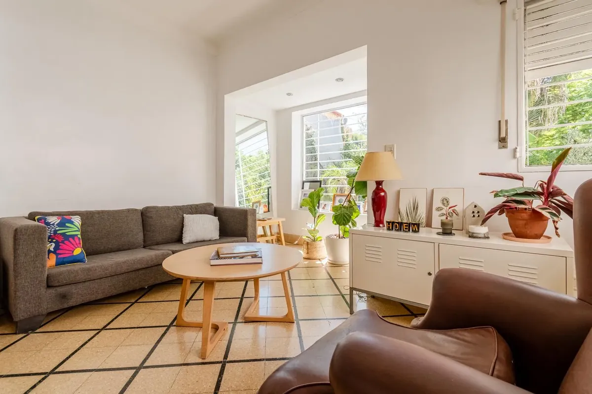 Sensacional Casa Racionalista En Alquiler Hecha A Nuevo Con Jardín Y Piscina En Vicente López
