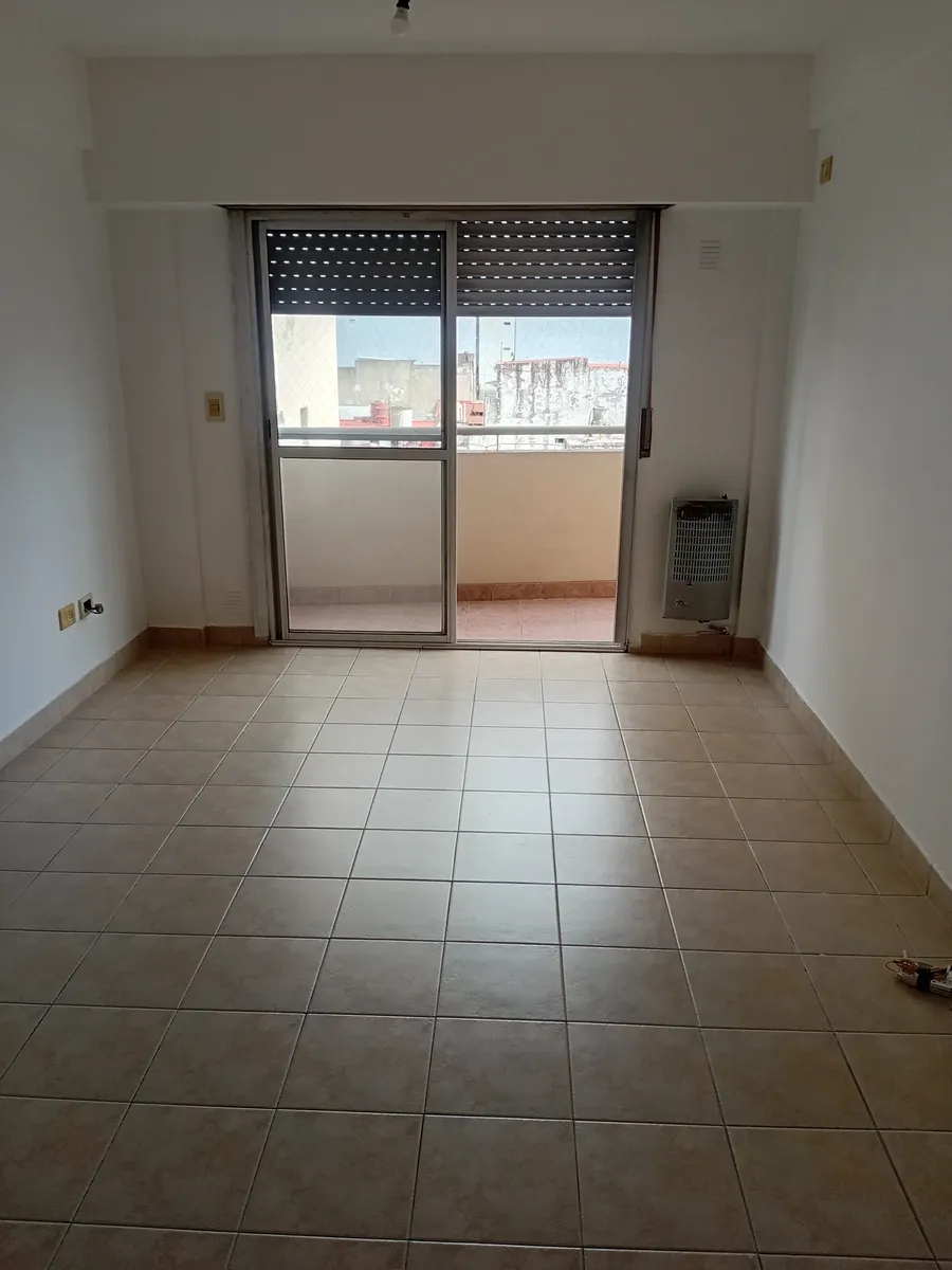 Dos Ambientes En Alquiler Con Cochera En Monserrat