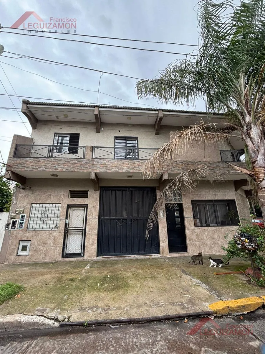 3 ambientes con balcón al frente
