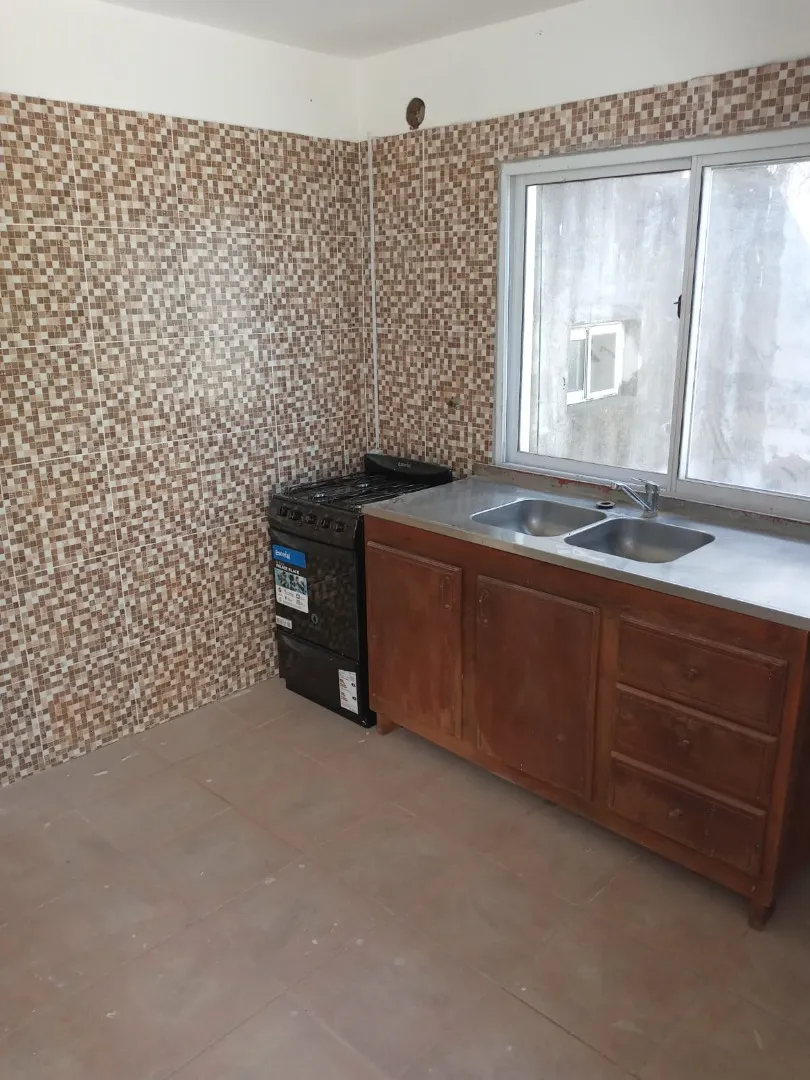 Alquiler 3 Amb Con Patio, 1er Piso X Escalera