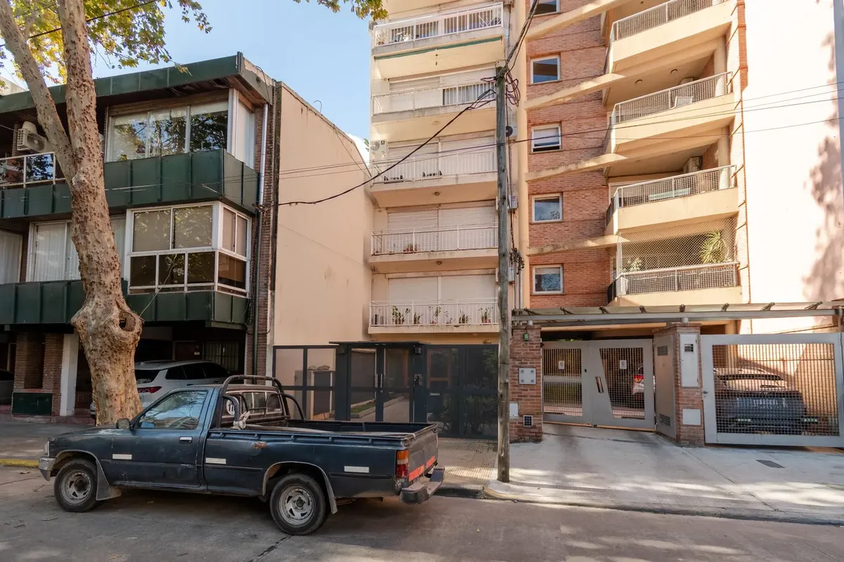 Luminoso Semipiso En Alquiler Apto Profesional De Dos Ambientes En Vicente López, Cerca De Todo