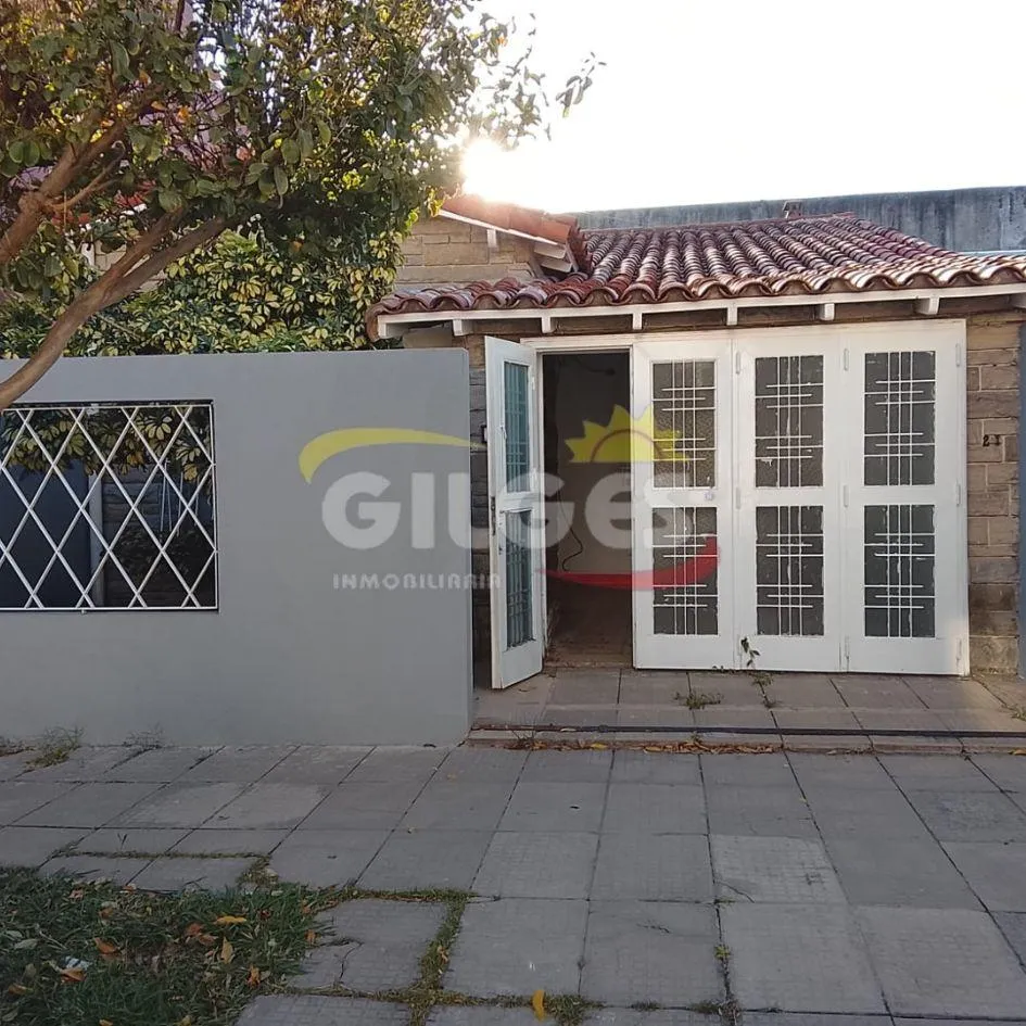 Alquiler Casa 3 Ambientes En Morón Con Cochera Cubierta Y Jardín