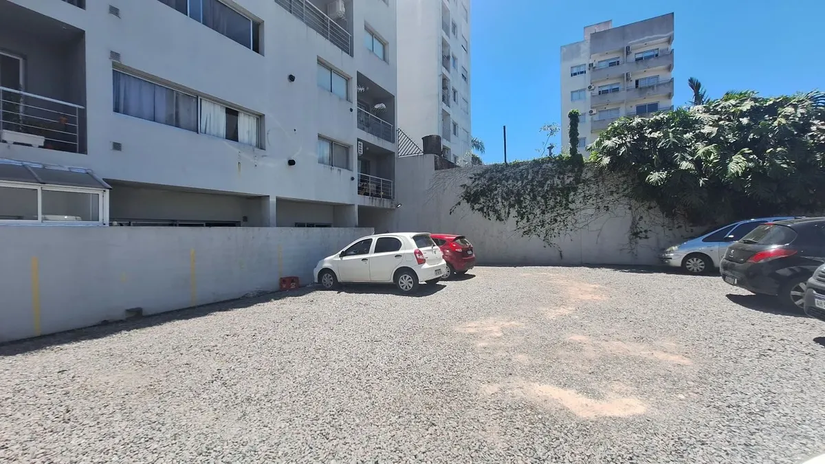 2 quartos, varanda para os fundos