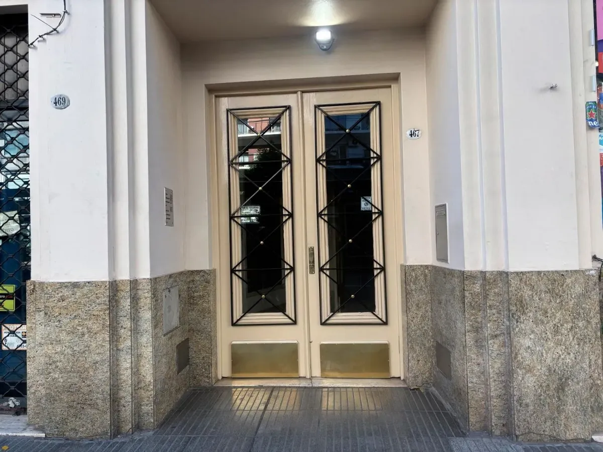 3 ambientes con patio y parquet