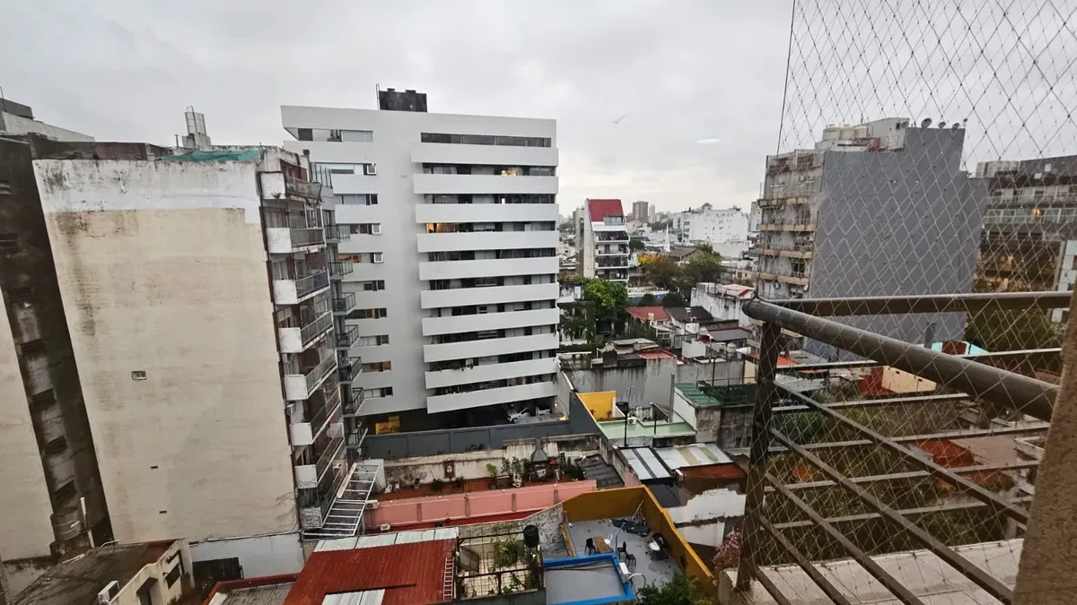Hermoso Y Luminoso Monoambiente Divisible Con Balcón Y Vista Abierta