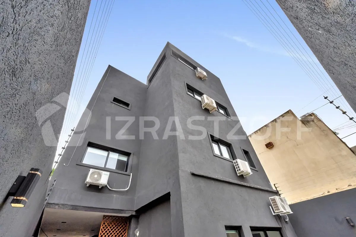 Casa En Venta De 5 Dormitorios En San Isidro, Excelente Ubicación Con 4 Plantas Y Gran Parrilla