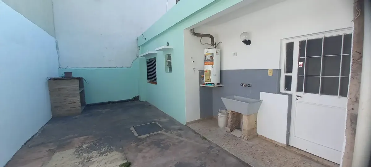 Casa 2 dormitorios con cochera