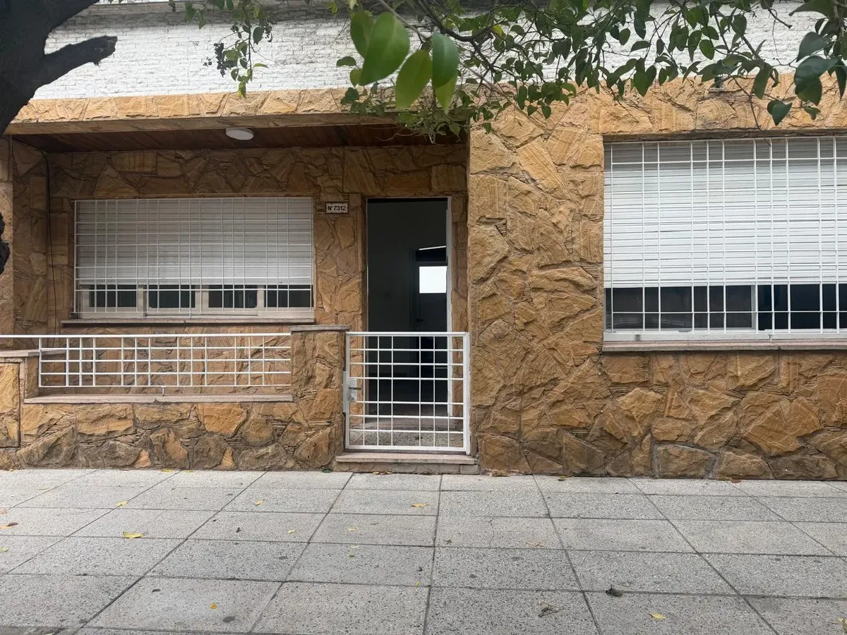 Casa Amplia Y Funcional - Ideal Alquiler - Sobre Santos Vega