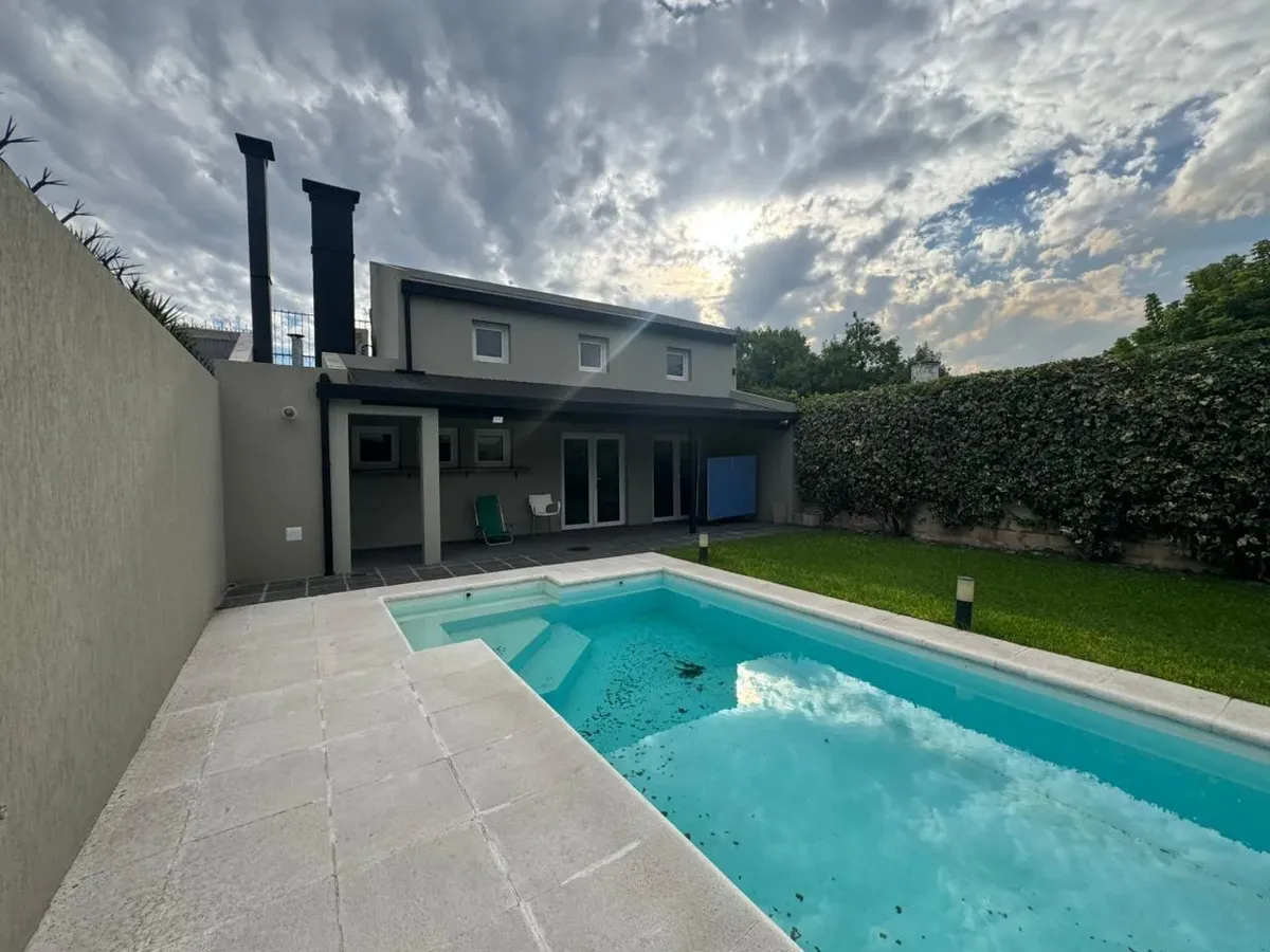 Casa En Alquiler Parque Pileta Quincho 4 Dormitorios
