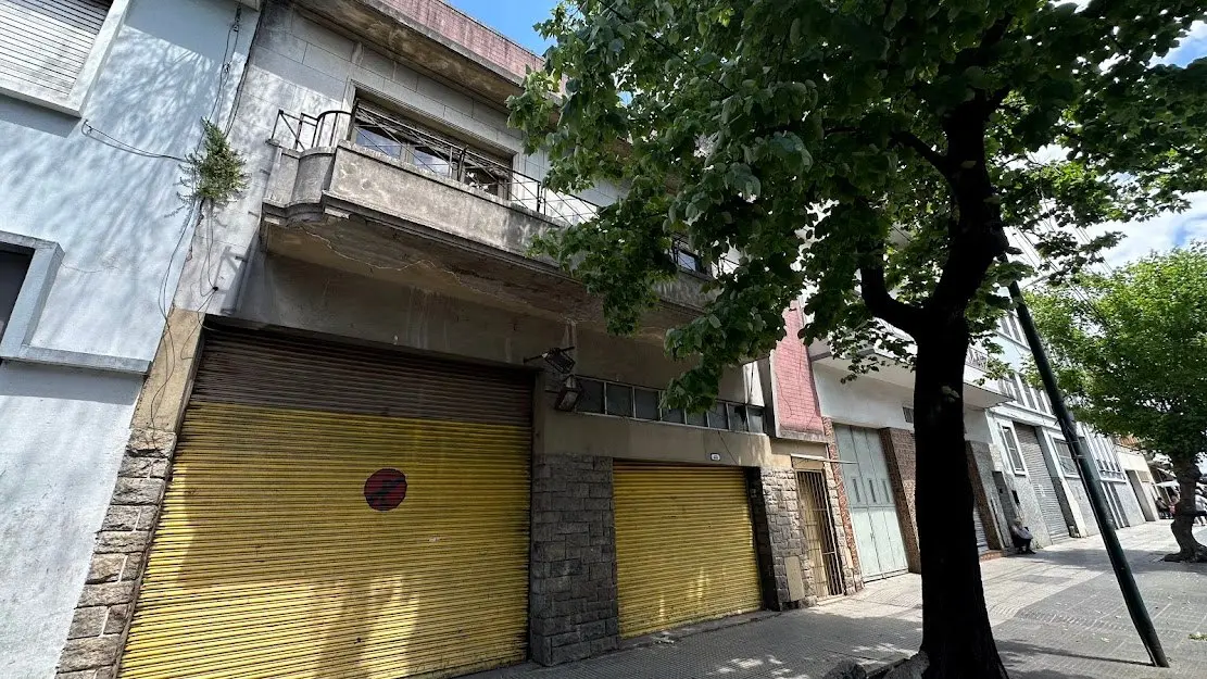 Casa 2 dormitorios con galpón