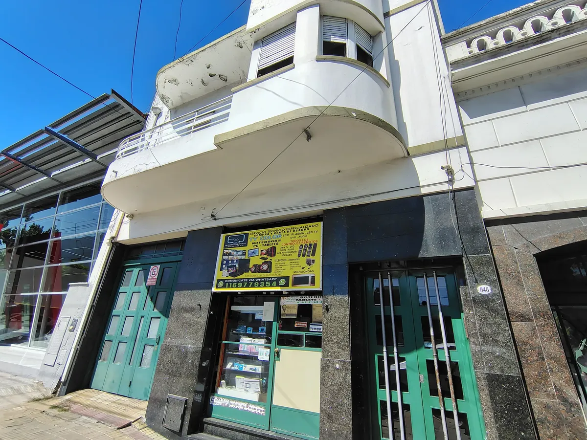 1º andar com terraço e varanda