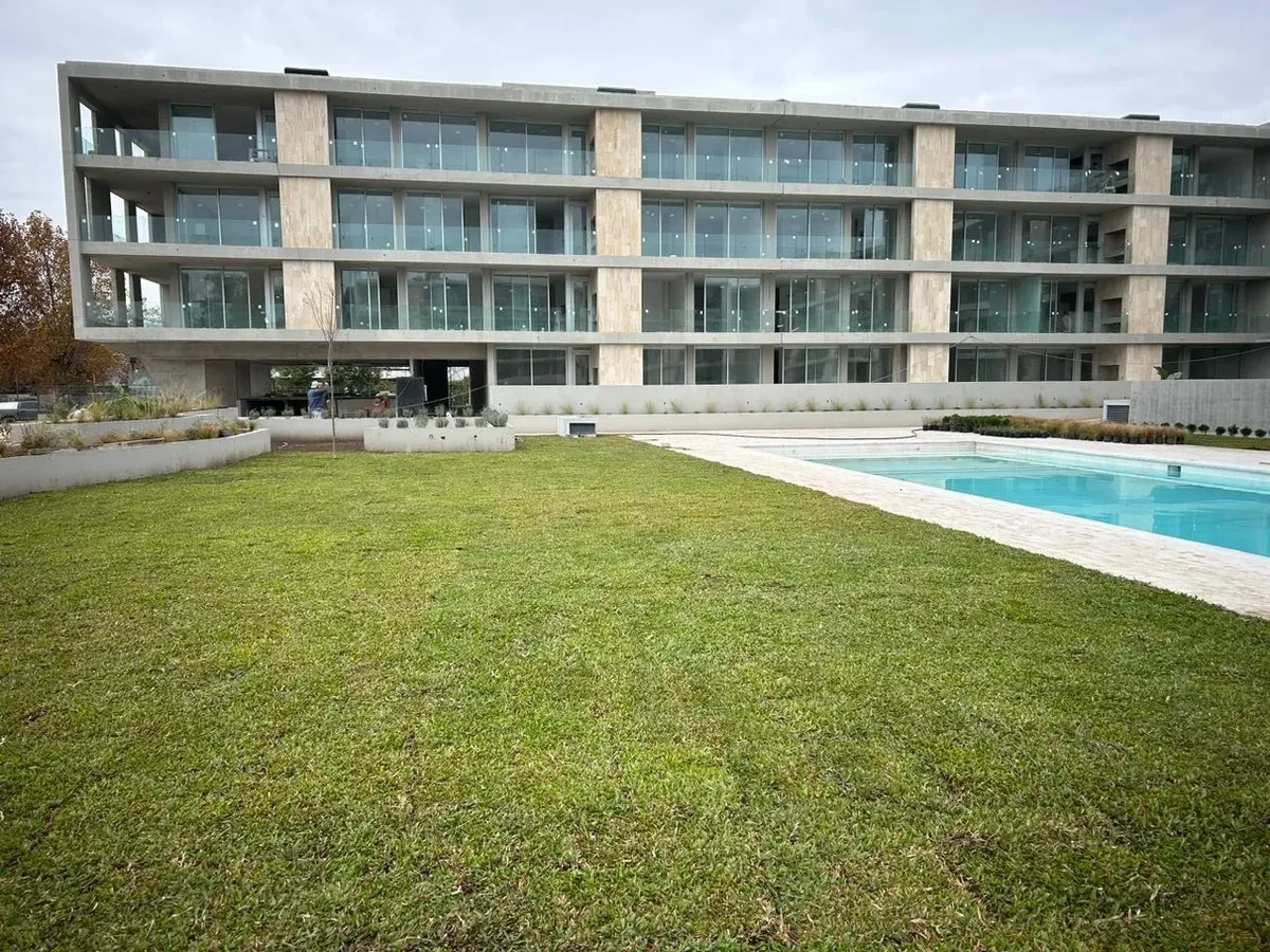 3-room unit with pool and grill