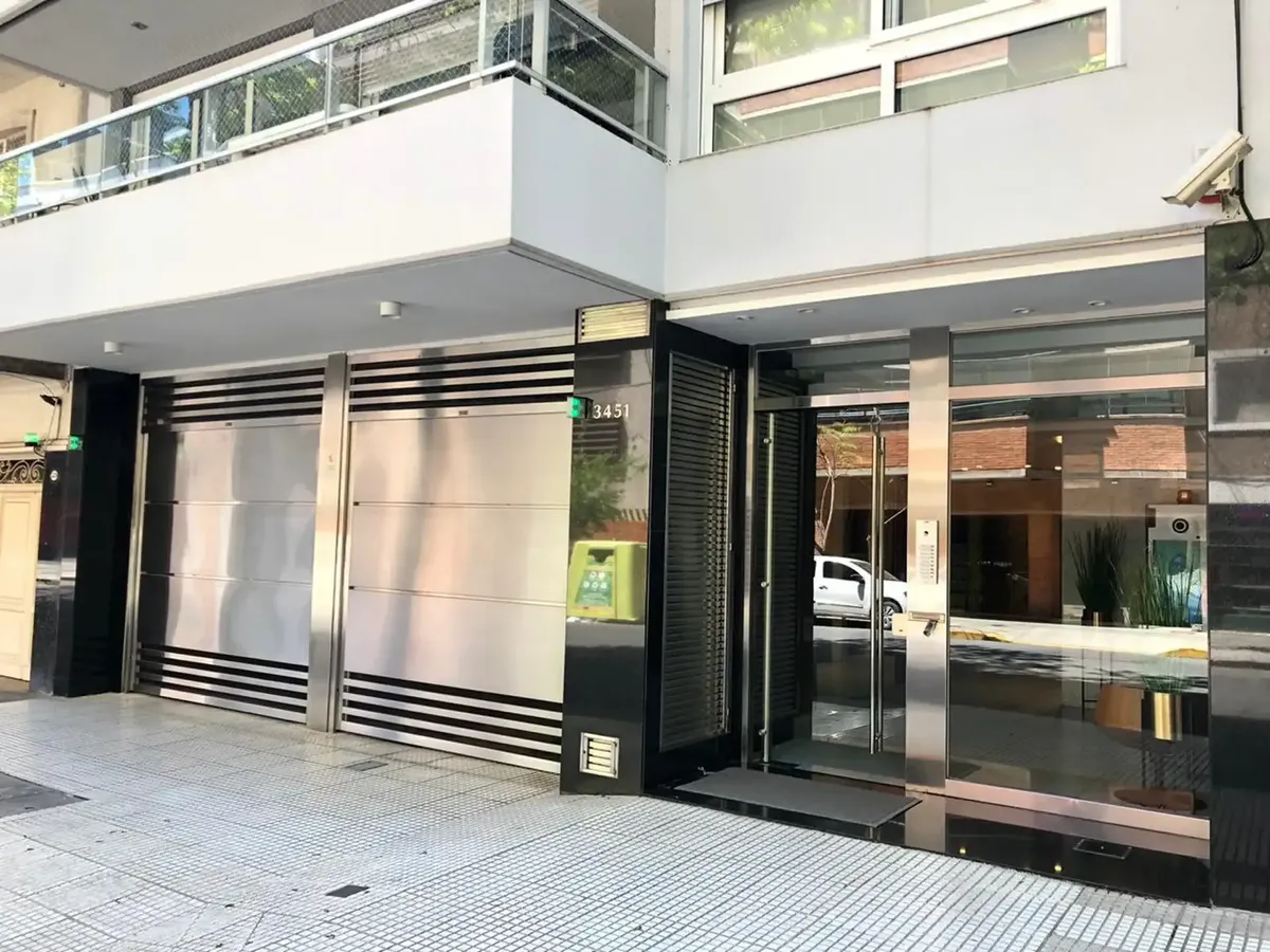 Excelente Piso De Categoría - 5 Ambientes Al Frente Con Dependencia Y Cochera