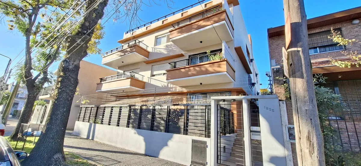 2 ambientes con balcón y cochera
