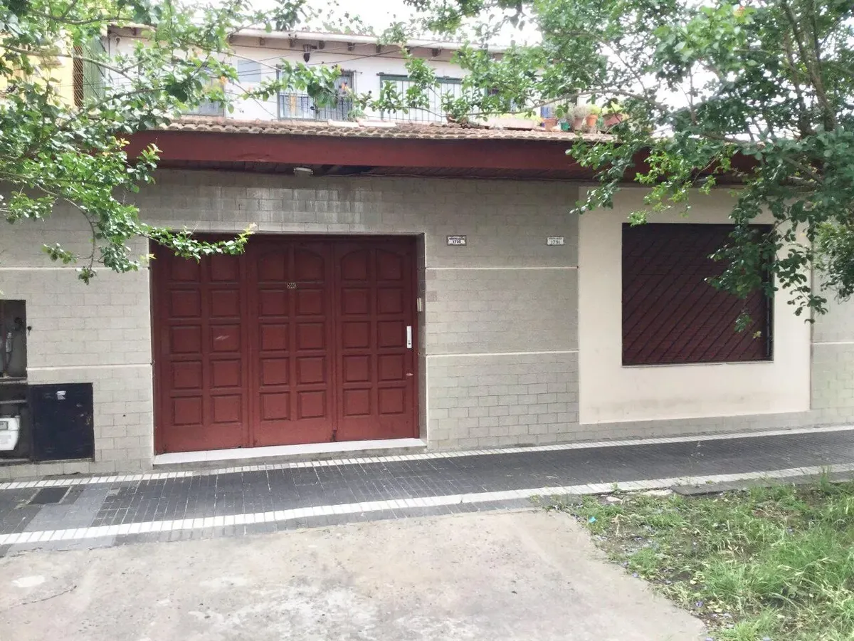 Alquiler Casa De 3 Amb. Al Frente Banfiield Oeste