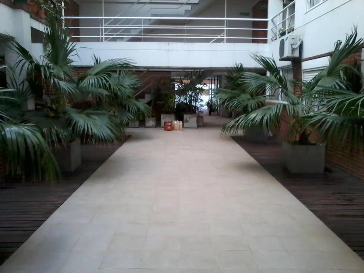 Excelente Departamento, Ubicación Estratégica Con Múltiples Medios De Transporte Y Centro Comercial. Destacados Amenities, Piscina, Solarium, Gym, Sum, Laundry. Baño En Suite Y Toillete. Luminoso