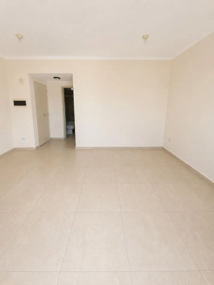 Alquiler - Dos Ambientes Con Balcon - Terraza Privada - Caseros Norte