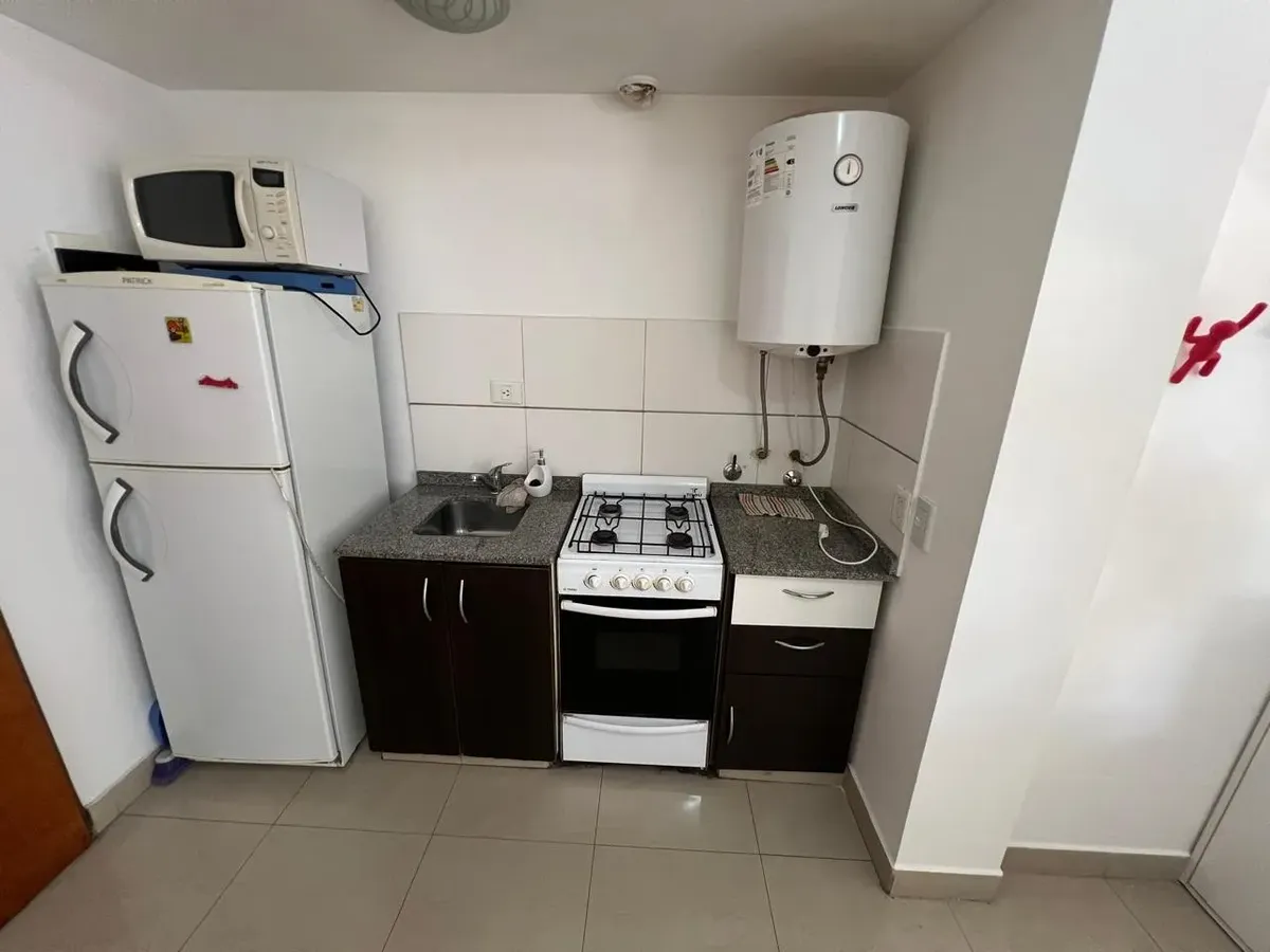 Monoambiente amoblado con balcón