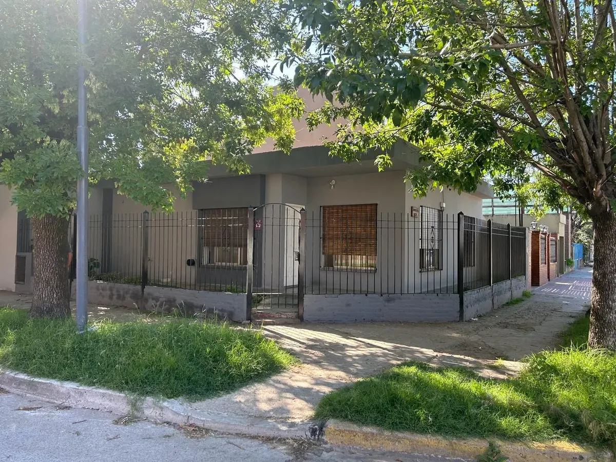Casa De 3 Ambientes En Alquiler