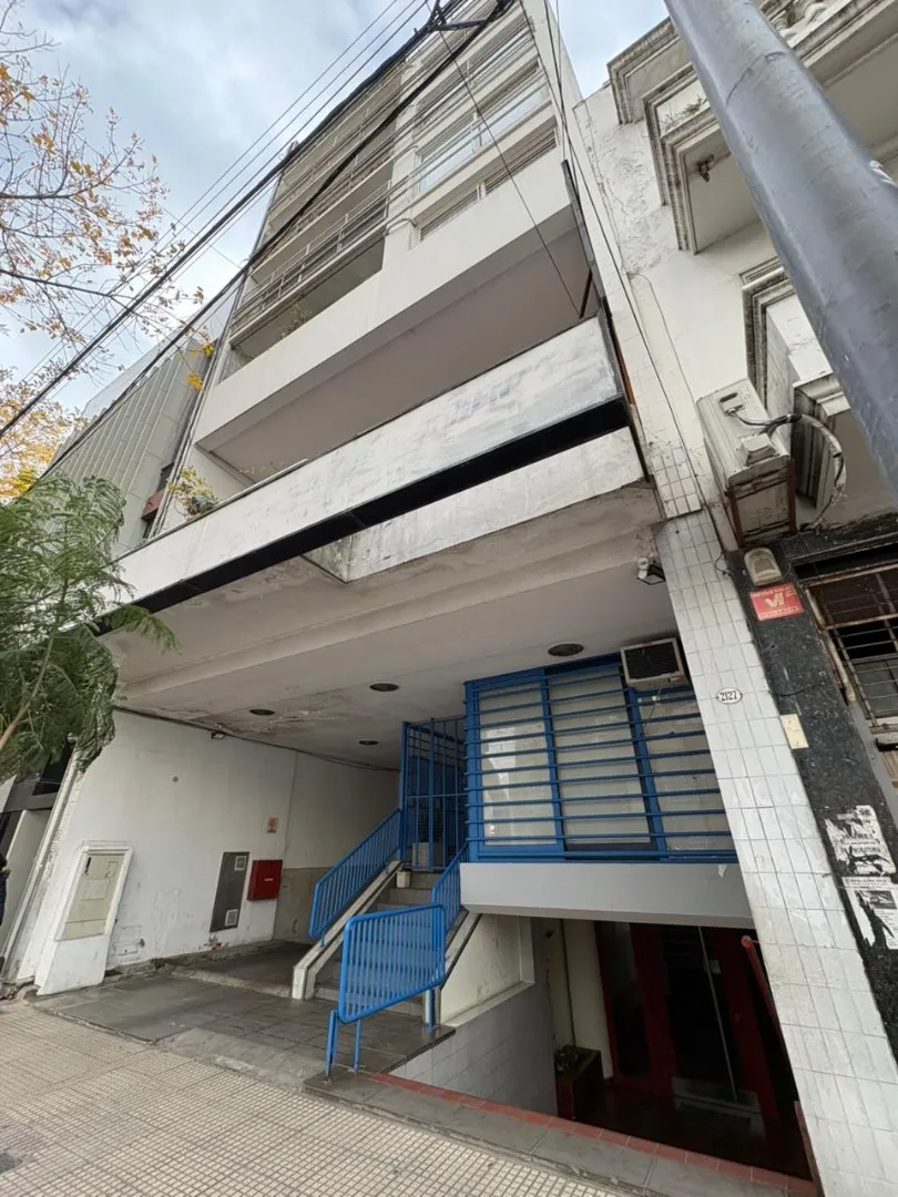 2nd-floor street-facing studio