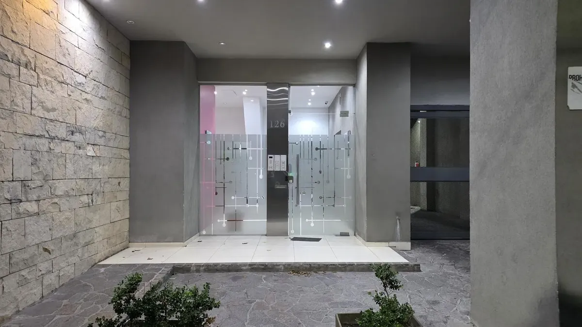Oportunidad Única! Impecable 2 Ambientes Con Balcón Al Frente En Banfield
