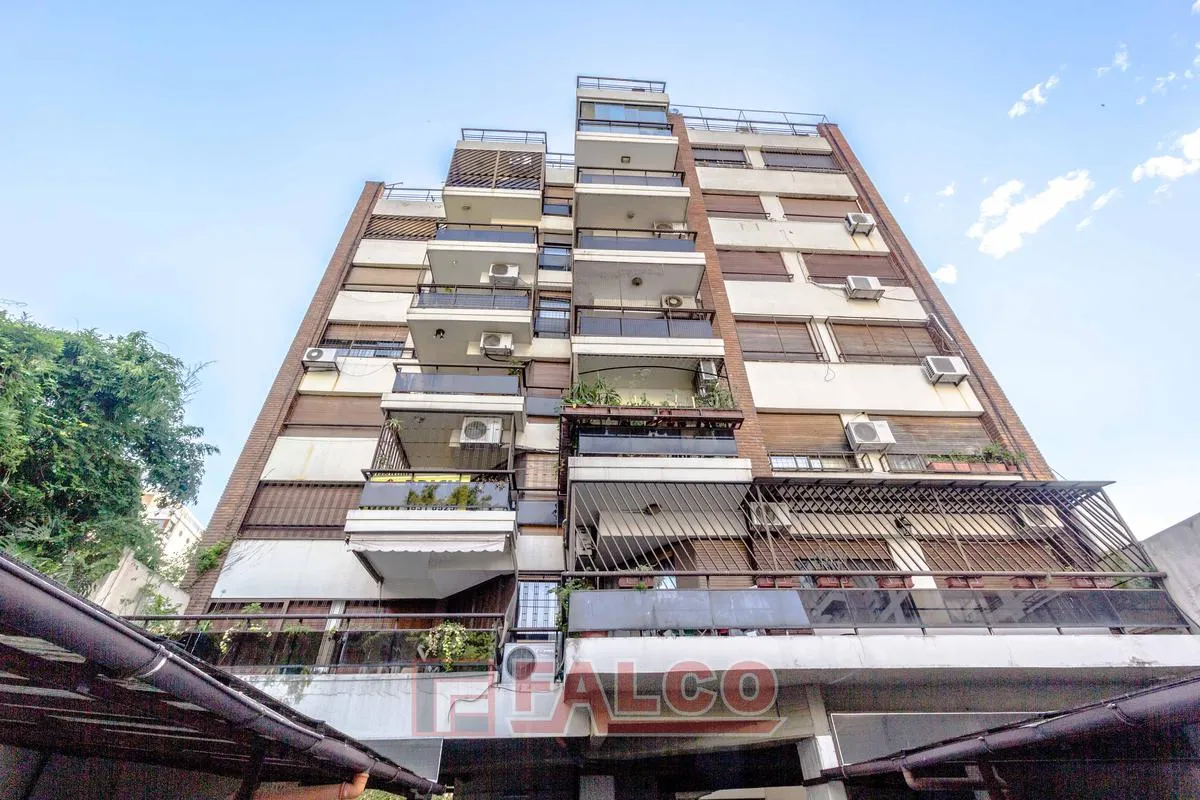 Semipiso De Cuatro Ambientes Con Espacio Guardacoche