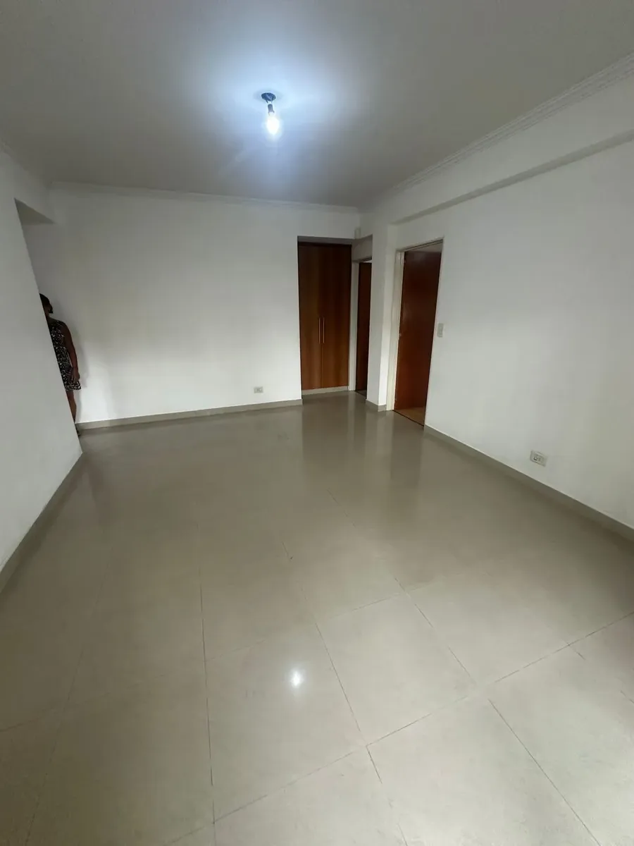 Departamento De 2 Ambientes Al Frente Con Cochera Cubierta