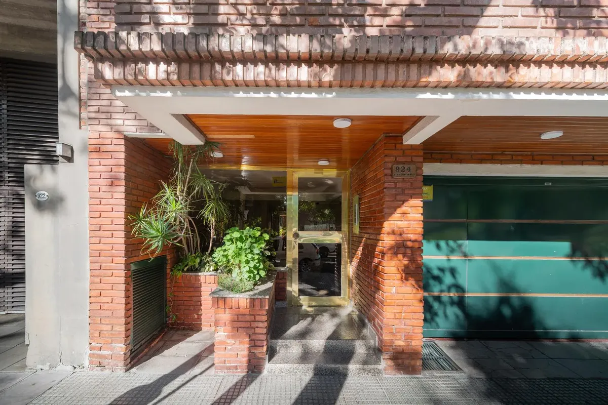 Alquiler Departamento Piso De 3 Ambientes Con 2 Cocheras Y Dependencia De Servicios En Bajo Belgrano