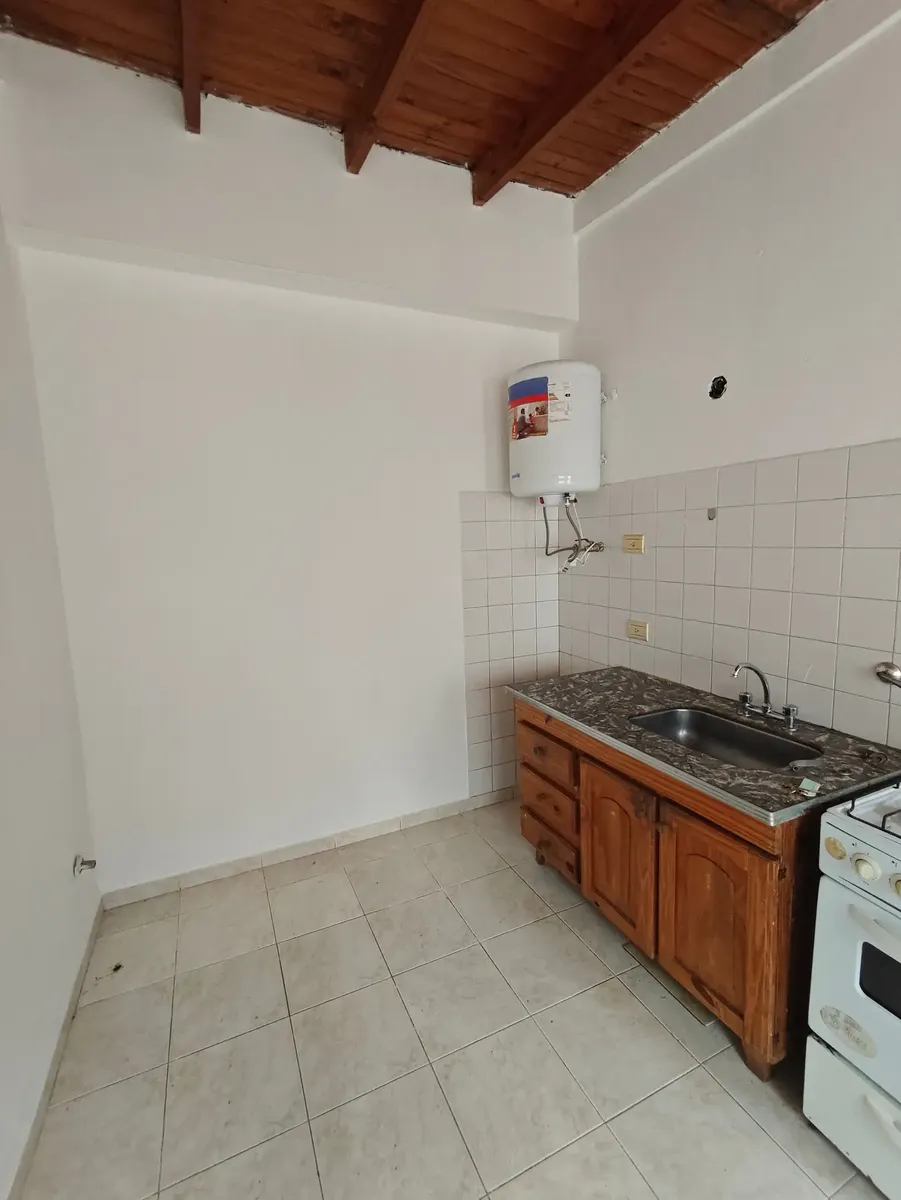 1 dormitorio, patio compartido