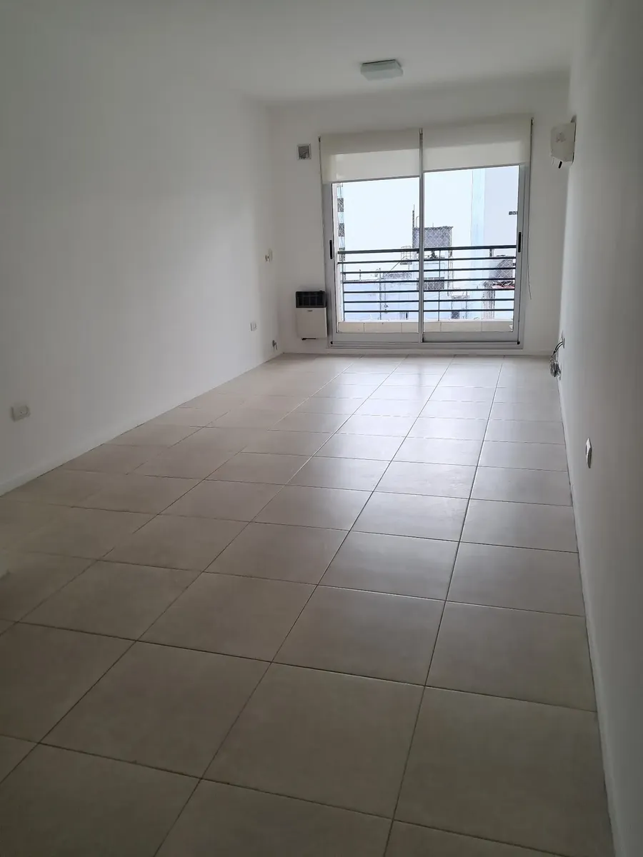 2 Amb Muy Luminoso Con Balcón Piso Alto Excelente Ubicación