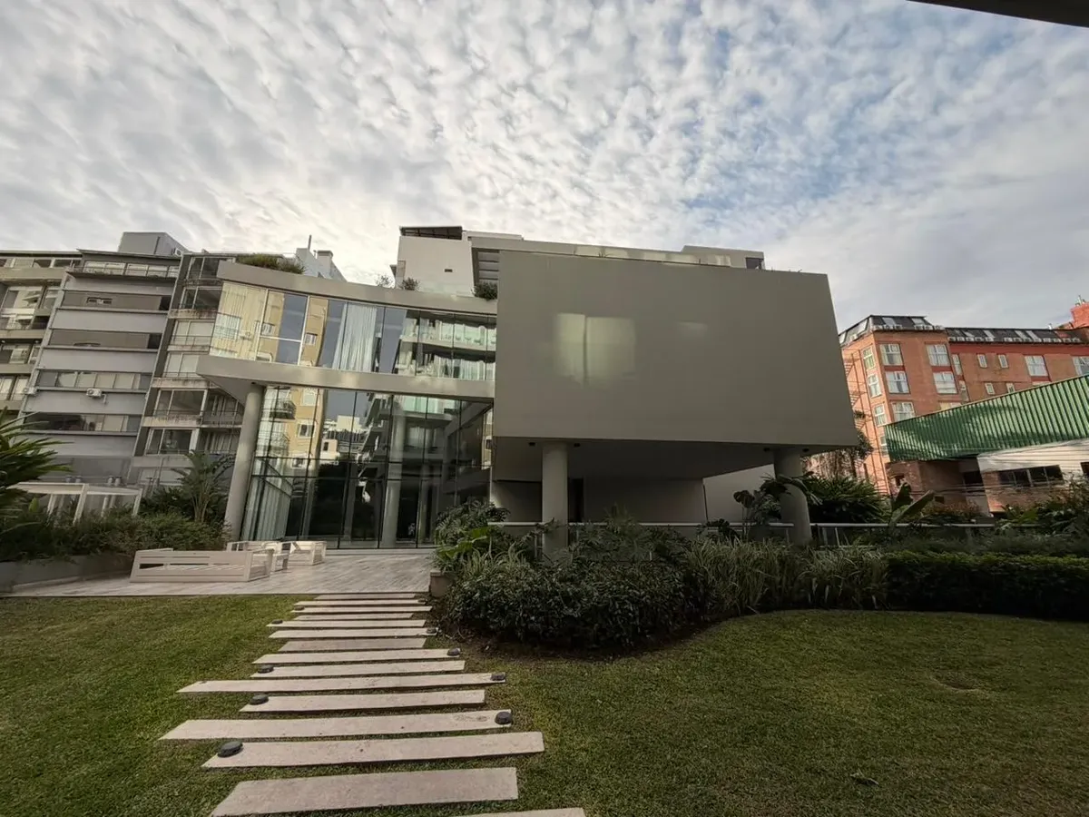6th floor, 3 rooms, full amenities