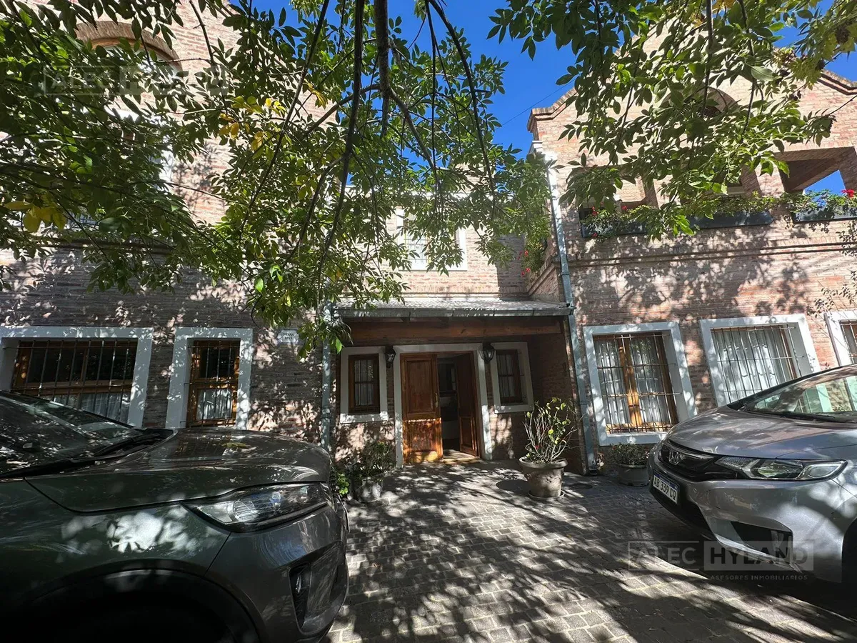 3BR house, garden and pool