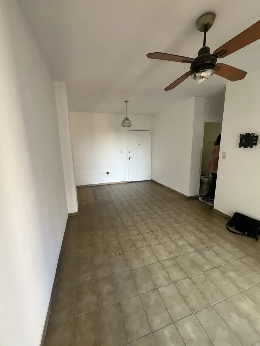Alquiler De Monoambiente Con Balcon En Av Cabildo