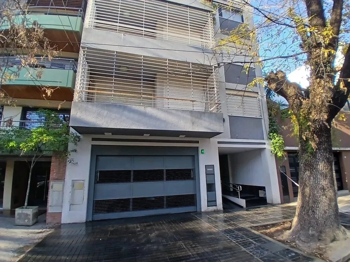 Departamento 3 Ambientes, Con Balcon Y Patio. Villa Devoto